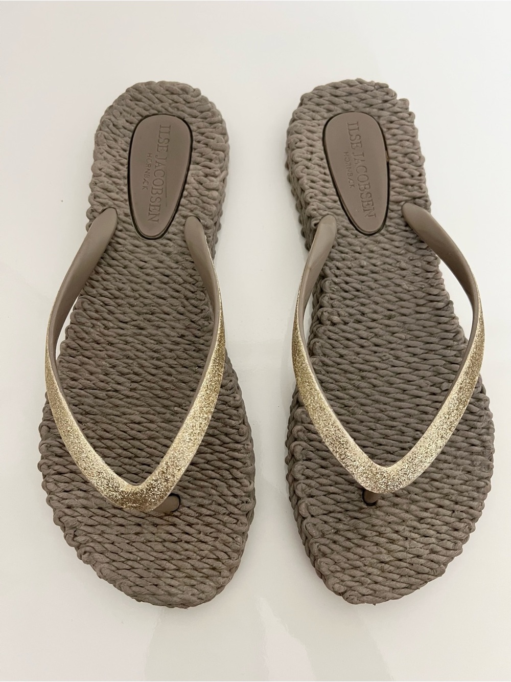 Isle Jacobsen Flip Flops Sandals Metallic Atmosphere Silver Glitter Strap 37 7